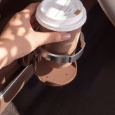 【2個セット】車用 ドリンクホルダー 折りたたみ式 カップホルダー 車載ドリンクホルダー 背面クリップ 車内収納 コンパクト 省スペース 小型 すっきり収納 簡単取付 レザー調 車内アクセサリー