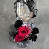 【プリザーブドフラワー／ガラスの靴ミニシリーズ】黒薔薇と赤薔薇のミニ薔薇とリボンのギフトシューズ♡
