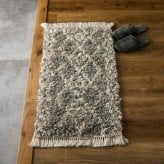 ラグ カーペット 玄関マット50×80cm シェイス グレー 優しいカラー 遊び毛防止 お手入れ簡単 ポリプロピレン パイル長 ノット数 エジプト 丸巻き 梱包サイズ