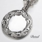 ハワイアンジュエリー イニシャル シルバー ペンダント トップ 刻印 無料 誕生石入れ可 ラウンド メダル シルバー925 ネックレス チェーン別売 ペンダントヘッド BY THE SEA バイザシー メンズ レディース 誕生日 プレゼント ハロウィン 【品番：SP316】