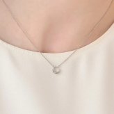 【無料ラッピング】 ヨンドシー 4℃ ネックレス シルバー 月 8月誕生石 ペリドット レディース ブランド 正規品 新品 ギフト プレゼント 人気 おすすめ 誕生日 記念日 クリスマス 送料無料 4cd522752