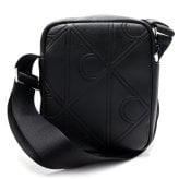 カルバンクライン ショルダーバッグ メンズ Calvin Klein EMBLEM AOP EMBOSS REPORTER 斜めがけ クロスボディ ミニショルダー ロゴ型押し ブラック 黒 ポリウレタン コンパクト 通勤 LV04D3331G-UB1