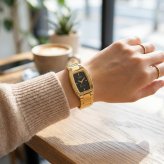 CASIO カシオ レディース 腕時計 海外モデル ブラック ゴールド スクエア 小さめ メタルベルト 女性 上品 高見え プレゼント ギフト 収納ケース付き 成人 卒業 入学