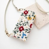 多機種対応 スマホケース 手帳型 【 花と鳥 】 刺繍 サイドマグネット 北欧風 フラワー プレゼント