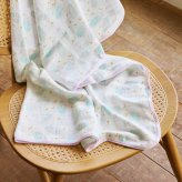 出産祝い D by DADWAY ディーバイダッドウェイ ガーゼおくるみ スワドル ギフトセット M スワンレイク ラベンダー ガーゼハンカチ スターラトル ガラガラ 星 日本製 ダブルガーゼ 117cm 新生児 0歳 赤ちゃん ファーストトイ 男の子 女の子 ベビーシャワー 出産内祝い ギフト