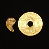 天然石 勾玉ゴールドルチル 約0.6g 細かな金針の密集感 仕事運 成功 お守り GHM54 交換用ゴム＆巾着付 財運 石 京海堂