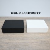 【最後の1点】 [プリザーブドフラワー 誕生日 ギフト お祝い 花束]【大輪薔薇】 【赤いアメリ】大切な方への贈り物に。真紅の大輪バラを中心にラベンダーのアレンジ　場所を取らないスリムなデザインも魅力のプリザ 送料無料