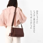 日本製 本革 かぶせ ショルダーバッグ レディース 肩掛け 斜めがけ 横型 バッグ ショルダー ハンドバッグ 四角 小さめ バッグ 軽量 軽い フラップ ポケット 多め ストラップ 太め ファスナー付き ブラック 黒 キャメル ブラウン ネイビー ブルー レザー 革 上品 おしゃれ