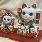 【招き猫がパワーアップ！】ゴージャス デコレーション 招福招き猫：Lサイズ（貯金箱）【贈り物に】猫 ねこ cat キャット デコレーション 置物 風水 鯛 俵 まねきねこ ラインストーン キラキラ 商売繁盛 開店祝い 合格祈願 御祝 内祝 縁起物 誕生日 記念日 母の日 お祝い 贈り物 プレゼント ギフト 可愛い かわいい