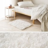 ひらひらパイルのシャギーマット Blooma（ブルーマ） 約40×60cm ポリエステル お部屋をふわりと彩るシャギーマット やさしいカラーで空間を明るく上品にまとめ 置くだけで“大人かわいい”雰囲気に整います 幅広パイルとツイストパイルを織り交ぜた