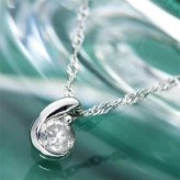 K18WG ダイヤモンド ネックレス ムーンペンダント 18金 ホワイトゴールド 天然ダイヤ 月 モチーフ 華奢 ジュエリー アクセサリー レディース ギフト