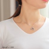 ハワイアンジュエリー シルバー ネックレス ドルフィン イルカ プルメリア花冠 ネックレス ロジウムコーティング シンプル シルバー925 ギフトラッピング可能 チェーン 長さ選べる aumakua メンズ レディース 誕生日 プレゼント ハロウィン 【品番：CG-003-11-02】