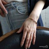 ステンレス 幅4mm 平打ちバングル シンプル 4カラー レディース メンズ ブレスレット 細身 オープン カフ ミニマル きれいめ カジュアル モード ユニセックス 重ね付け 手元 アクセサリー ペアコーデ 金属アレルギー対応