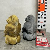 スマホスタンド おしゃれ 卓上 ゴリラ 置物 高さ18cm 動物 黒 金 グッズ 金色 アニマル オブジェ 縁起物 豪華 プレゼント ギフト かわいい  リアル おもしろインテリア スマホホルダー デスク ガーデンオーナメント 玄関 雑貨 写真立て メニュー立て 面白い ゴールド woobia