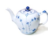 ロイヤルコペンハーゲンROYAL COPENHAGEN　ブルーフルーテッド　プレイン　ティーポットＬ【御結婚御祝・内祝・新築御祝・還暦御祝・御礼・寿・ギフト包装可能】
