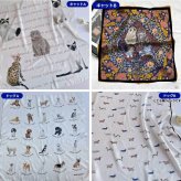 スカーフ 猫 大きめ 70×70 キャット イラスト プリント 小さめ 正方形 首 ネック カラフル アクセント ねこ バッグスカーフ バッグ プレゼント おしゃれ かわいい ギフト サテン 雑貨 猫雑貨 CAT 猫グッズ 風呂敷 ドット 犬