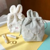 巾着ポーチ ミッフィー 巾着袋 ポーチ きんちゃく うさぎ miffy ミッフィーグッズ ミッフィーポーチ レディース フェイスシリーズ 耳つき 耳 ポーチ 小物入れ ふわふわ ファー ボア 大きめ マチあり たっぷり 収納 シンプル プレゼント クリスマス ギフト ぬいぐるみ