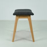 スツール メーベル 完成品 無垢材 レッドオーク 天然木 ナチュラル・ブラウン 本体:W46xD32xH43cm座面:W43xD29cm 椅子 腰掛け チェア コンパクト ナチュラル ブラウン おしゃれ