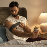 アームバンド型睡眠モニタリングデバイス ガーミン GARMIN Index Sleep Monitor 選べる2サイズ 【取説サービス】 睡眠計 約7日間バッテリー 睡眠トラッキング 睡眠と回復の指標を計測 呼吸変動を測定 皮膚温をトラッキング
