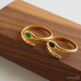 ステンレス スネークリング 2カラー ワンポイント 緑 黒 18KGP ゴールド gold 槌目 オープンリング フリーサイズ レディース 女性 指輪 金属アレルギー対応