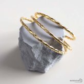 ステンレス スパイラルバングル ゴールド レディース ブレスレット ツイスト ねじり 細身 華奢 上品 おしゃれ 女性用 腕輪 アクセサリー シンプル きれいめ カジュアル 大人 女性 ファッション 手元コーデ 重ね付け 春