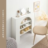 収納家具 ラック マントルピース 可動棚 コード穴付き 幅60cm 高さ80cm 奥行スリム 高さ調節 収納 小物 ディスプレイ 収納力 リビング収納 壁炉台 置くだけ おしゃれ 可愛い アーチ型 ワンルーム 一人暮らし ホワイト 完成品