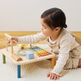 誕生日プレゼント PolarB ポーラービー ミュージックテーブル 楽器 おもちゃ 音の出るおもちゃ シロフォン ドラム たいこ ギロ チャイム シンバル ベル ラトル ガラガラ 7つの音あそび 演奏ごっこ 木製 木のおもちゃ 知育玩具 北欧 くすみカラー おしゃれ 男の子 女の子 お祝い ギフト
