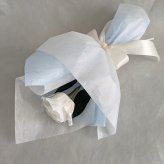 【プリザーブドフラワー／白薔薇のふんわり一輪ラッピング】