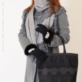 手袋 レディース かわいい おしゃれ 暖かい 冬 防寒 あったか スマホ対応 レース キラキラ パーツ ファー グローブ ブラック プレゼント【LALUICE ラルイス】