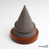 チタン スピガチェーンブレスレット シルバー メンズ 腕輪 細身 ボリューム感 編み込み風 立体的 渋い色合い アクセサリー 大人 クール カジュアル きれいめ シンプル 重ね付け 手元 コーディネート 金属アレルギー対応