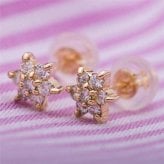ダイヤモンド ピアス K18 イエローゴールド 0.2ct 花 フラワーモチーフ スタッドピアス 18金 ダイヤ 鑑別カード付 レディース プレゼント ギフト