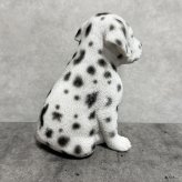 犬の置物 woobia ウービア お座りダルメシアン 子犬 リアル動物オーナメント 高さ12cm 青い瞳 イギリス職人手彩色 玄関 リビング 棚 インテリア 犬好き 誕生日 新築祝い 記念日 お祝い ギフト プレゼント かわいい