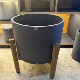 鉢カバー おしゃれ 大型 15号 11号 丸型 カッセル ロー アカシアスタンド付 M S サイズ 高級 北欧 室内 屋内 観葉植物用 サボテン 特大 玄関 インテリア プランター 深型