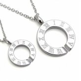 【レーザー刻印対応】【20文字まで刻印◎】ペアネックレス 名入れ ステンレス アクセサリー ダイヤモンド 馬蹄 ホースシュー アトラス ローマ数字 ペンダント メンズ レディース