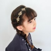 カチューシャ キッズ 通販 Rora ルリー ヘアアクセサリー 髪飾り 髪留め 子供 女の子 かわいい おしゃれ 可愛い オシャレ 細身 リーフ ストーン お出かけ フォーマル 発表会 結婚式 お呼ばれ 七五三 上品 きれいめ キッズファッション