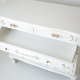 チェスト 完成品 アンティーク 調 5段 プリンセス ロココ ワイドチェスト おしゃれ 輸入家具 ヨーロピアン家具 フレンチスタイル 姫系家具 一人暮らし リボン 彫刻 たんす 猫脚