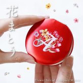 【 送料無料 】【 名入れ 花やか イニシャル ミラー 】 鏡 ミラー コンパクト かわいい おしゃれ おすすめ プチギフト 名前入り 名入り ギフト 誕生日 プレゼント 母 母親 女性 女の子 還暦祝い 古稀祝い 贈り物 お祝い