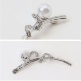 ブローチ セレモニー 通販 パールブローチ 胸飾り アクセサリー シンプル デザイン レディース 大人 フォーマル キラキラ 入学式 入園式 卒業式 卒園式 結婚式 お祝い 華やか 高級感 エレガント 上品 きれいめ かわいい おしゃれ ジュエリー