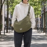 Reebok リーボック ワンショルダーバッグ メンズ レディース 軽量 大容量 約17L 通学 通勤 旅行 メッセンジャーバッグ ワンポイントロゴ ブランド 肩掛け 斜め掛け おしゃれ スポーティー シンプル 男女兼用 ユニセックス 黒 2026 karlas