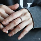 ステンレス 幾何学ラインリング 小粒 ストーンリング 細身 華奢 キラキラ シルバー プチプラ ビジュー 可愛い 重ね付け ハーフエタニティ風 大人 レディース 女性 指輪 金属アレルギー対応