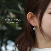 ハワイアンジュエリー ピアス モンステラ 葉 リーフ シルバー925 ロジウムコーティング フックピアス 揺れる ぶら下がり 金属アレルギー対応の樹脂フック・イヤリングにパーツ交換可能 18G ゲージ aumakua メンズ レディース ハロウィン 【品番：012-12-02】