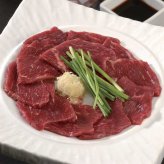 馬刺し 赤身 400g 国産 馬刺 専門 若丸 大正8年創業 長野 ヘルシー 高級 お取り寄せ グルメ ギフト 贈り物 プレゼント おつまみ 晩酌 刺身 馬肉 鮮度抜群 希少部位 赤身馬刺し 専門店