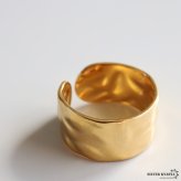 ステンレス ゆがみリング ワイドリング 槌目模様 凹凸 マットリング シンプルリング ゴールド 18K GP シルバー フリーサイズ レディース 女性 指輪 金属アレルギー対応