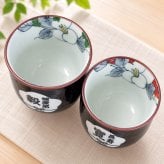 敬老の日 退職 名入れ ギフト SXX 波佐見焼 湯呑 内椿 単品 木箱入り / プレゼント ギフト 退職 記念 誕生日 還暦 緑寿 長寿 祝い 赤 緑 選べるカラー