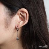 シルバー925 サイコロピアス ダイス ドロップピアス フープピアス シルバー 喜平チェーン 揺れる チャーム 個性的 キューブ 片耳1点 レディース 女性 金属アレルギー対応 イヤリング