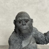 スマホスタンド woobia ウービア ゴリラ おもしろ雑貨 リアル動物オーナメント 卓上 デスク インテリア 誕生日 父の日 昇進祝い 退職祝い 男性 ギフト プレゼント 置物