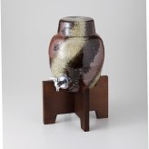 黒伊賀ラジウム一升サーバー（コルク栓、木台付） 陶器 美濃焼 やきものの里から、暮らしを贈ります。　ギフト 食器 セット テーブルウェア