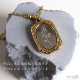 ステンレス ミラーネックレス ローズ ペンダント ゴールド レディース 薔薇模様 ビーズチェーン 花モチーフ オーバル 額縁風 アクセサリー クラシカル アンティーク調 上品 大人可愛い 個性的 きれいめ カジュアル 胸元