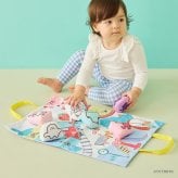 出産祝い シナぷしゅ ぷしゅぷしゅインパーク 布おもちゃ おでかけおもちゃ お出かけ 布マット 持ち運び ハンドル付き ごっこ遊び 音が鳴る カシャカシャ ぷしゅぷしゅ にゅう ヨロ レイヒ ひーたん みーたん キャラクター ベビー 赤ちゃん 誕生日プレゼント お祝い 男の子 女の子 ギフト