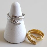 ステンレス フェザーリング 2カラー 羽根 18KGP ゴールド gold シルバー ネイティブ オープンリング フリーサイズ レディース 女性 指輪 金属アレルギー対応
